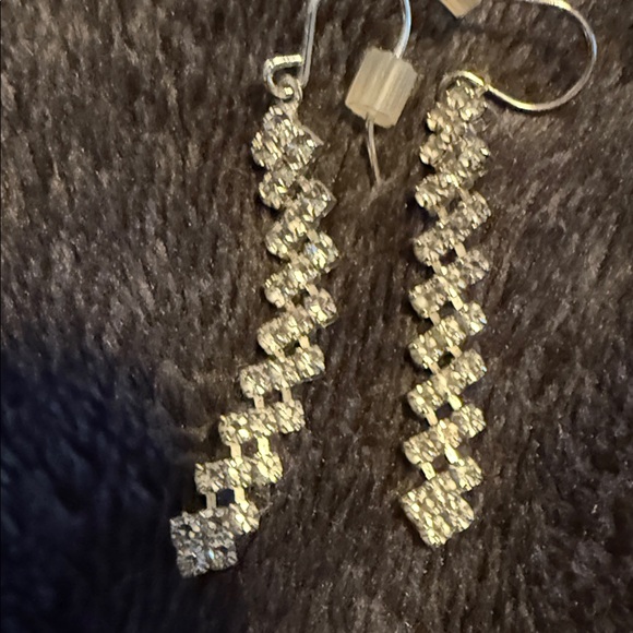 Claire's Sparkling Silver Drop Earrings - Picture 1 of 14